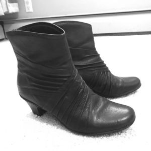 Cobb Hill ankle boots